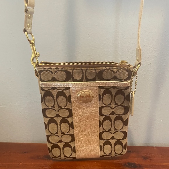 Coach Handbags - EUC Coach Signature Crossbody with Gold Details